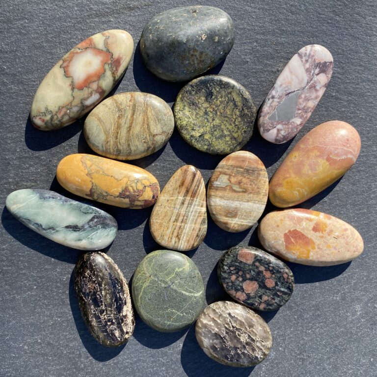 pierres fines des Pyrénées extraites par Sylviane Courgeau